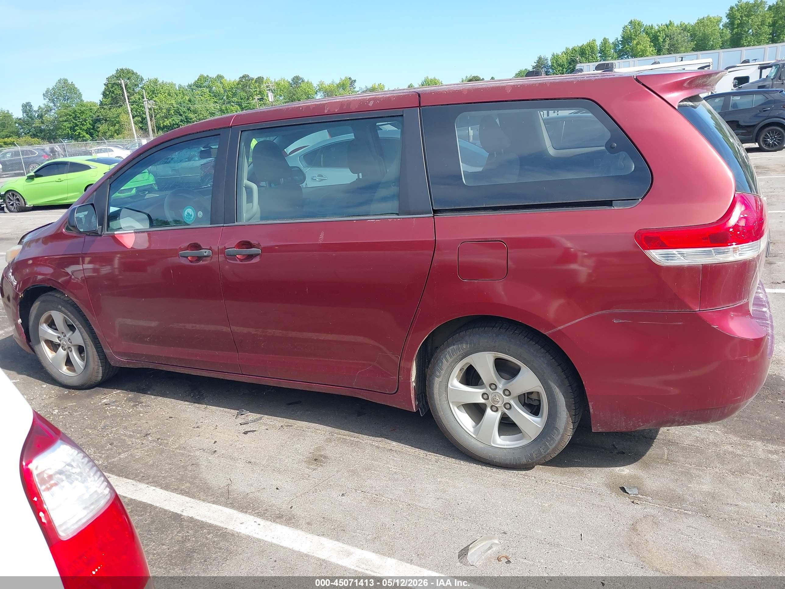2012 Toyota Sienna Base V6 7 Passenger Red vin: 5TDZK3DC7CS247587