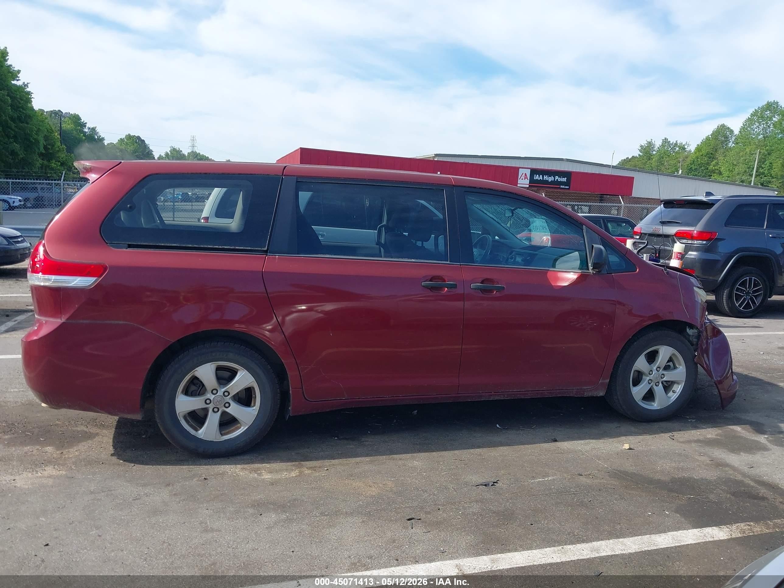 2012 Toyota Sienna Base V6 7 Passenger Red vin: 5TDZK3DC7CS247587