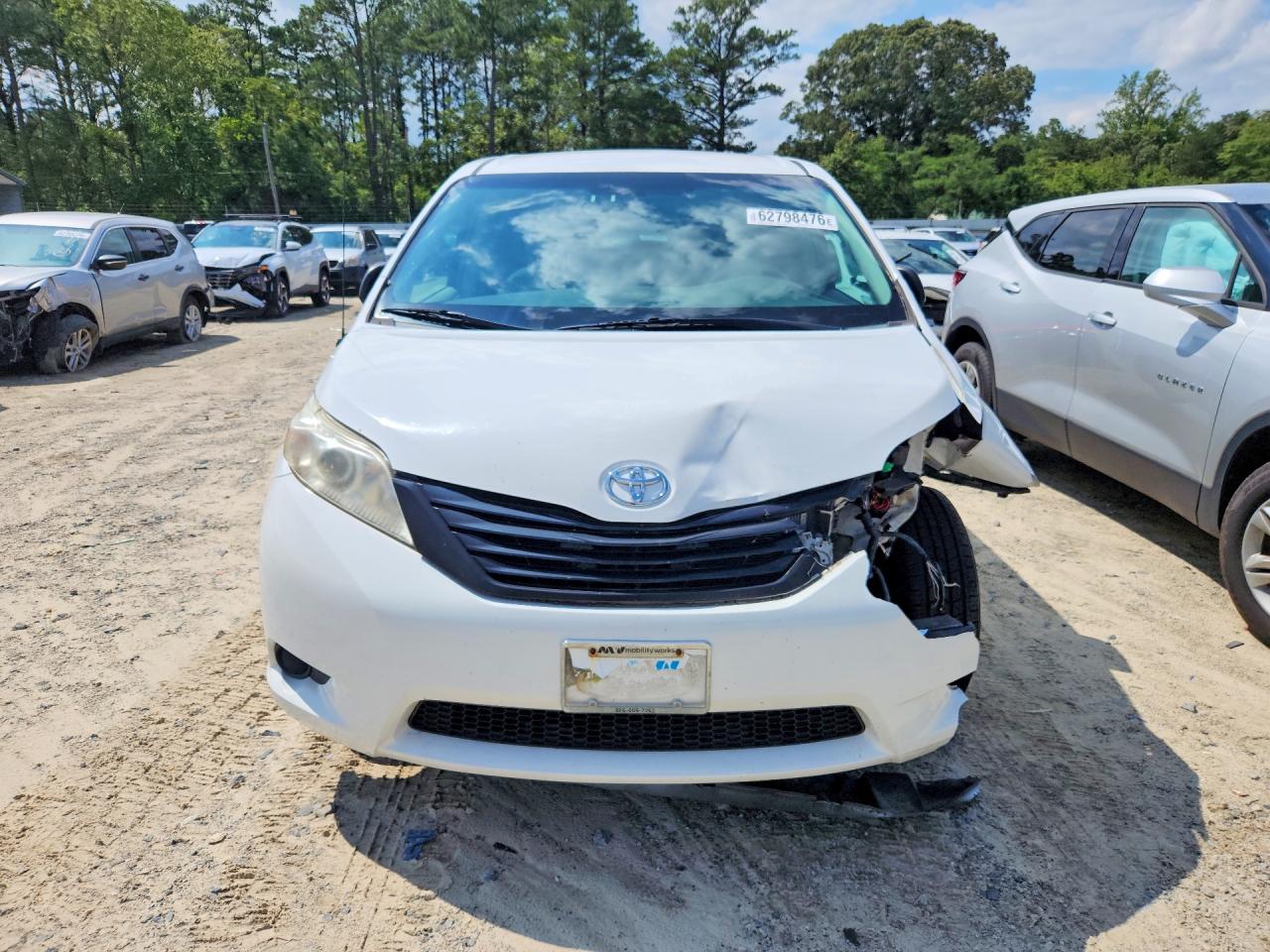 2012 Toyota Sienna Base 7-passenger White vin: 5TDZK3DC7CS271484