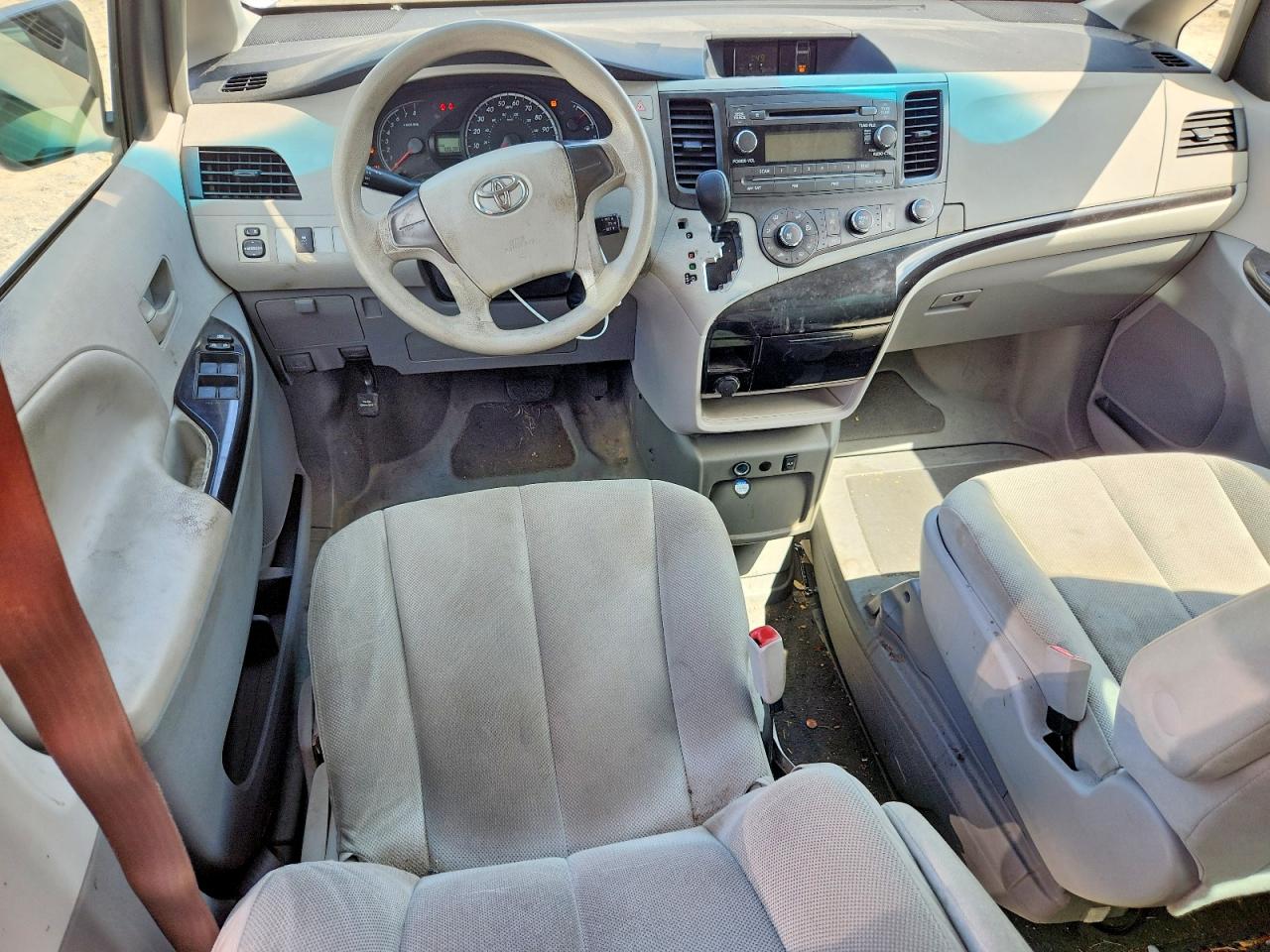 2012 Toyota Sienna Base 7-passenger White vin: 5TDZK3DC7CS271484