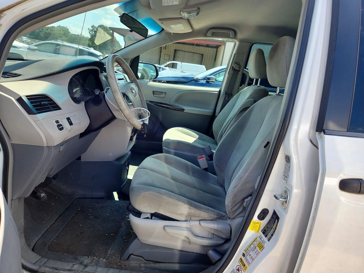 2012 Toyota Sienna Base 7-passenger White vin: 5TDZK3DC7CS271484