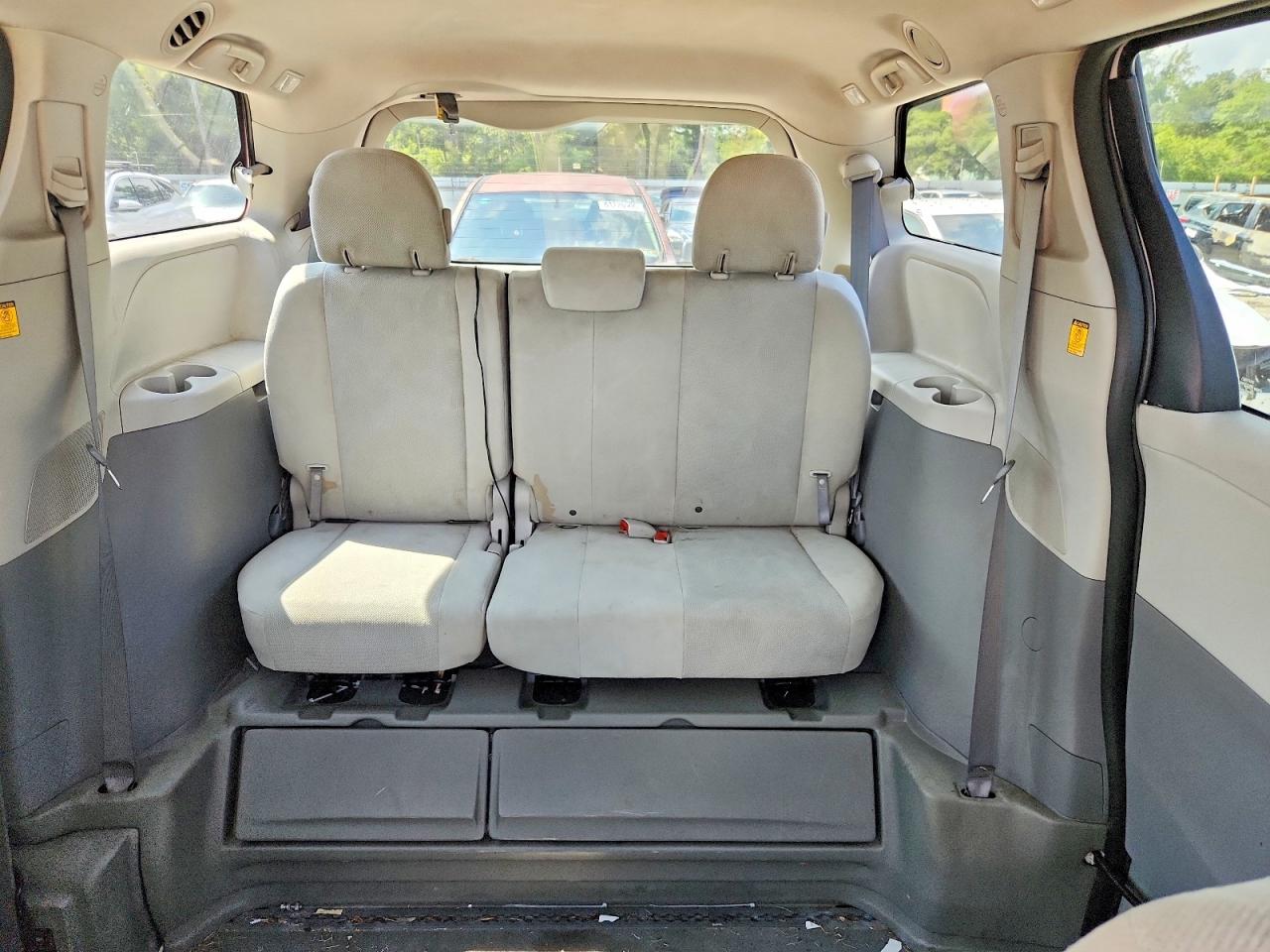 2012 Toyota Sienna Base 7-passenger White vin: 5TDZK3DC7CS271484