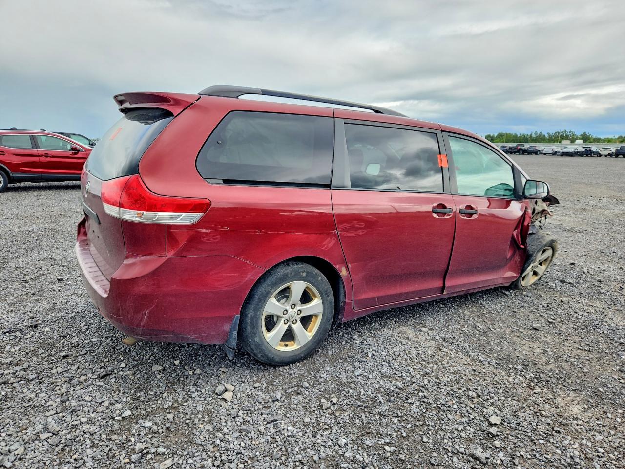 2013 Toyota Sienna L 7-passenger Maroon vin: 5TDZK3DC7DS329577