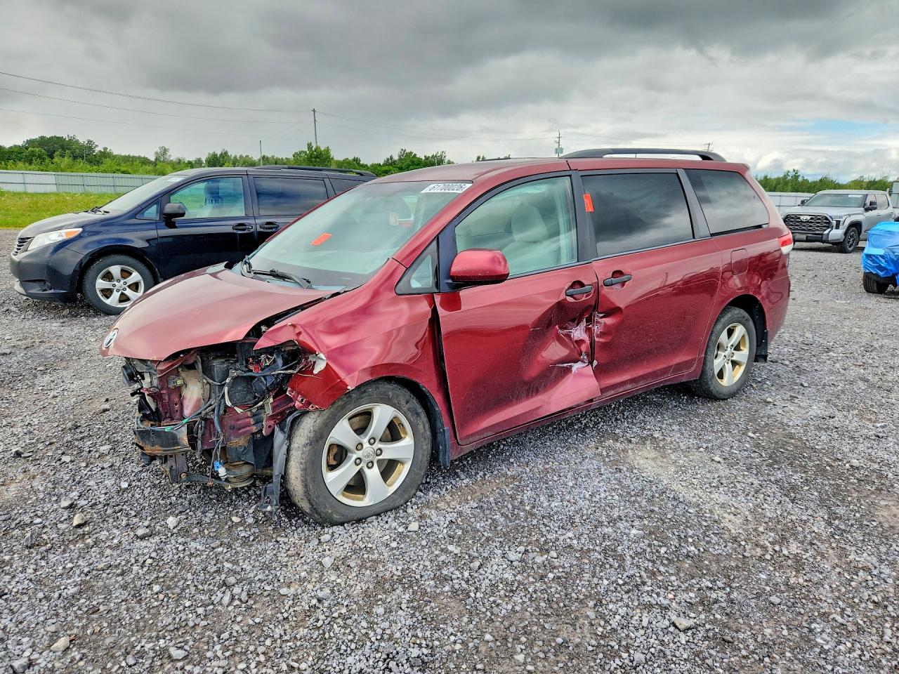 2013 Toyota Sienna L 7-passenger Maroon vin: 5TDZK3DC7DS329577