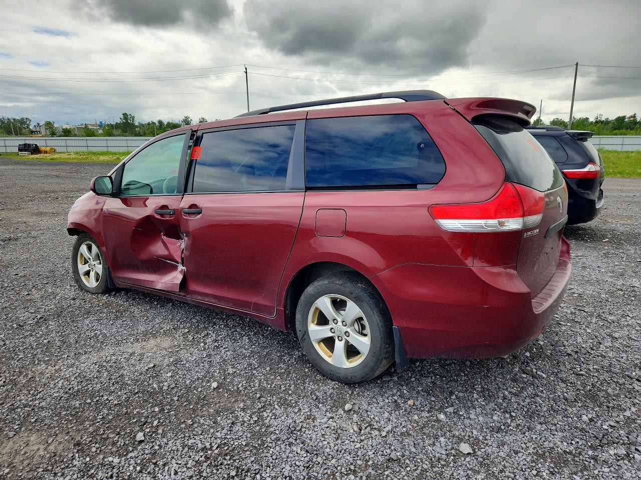 2013 Toyota Sienna L 7-passenger Maroon vin: 5TDZK3DC7DS329577