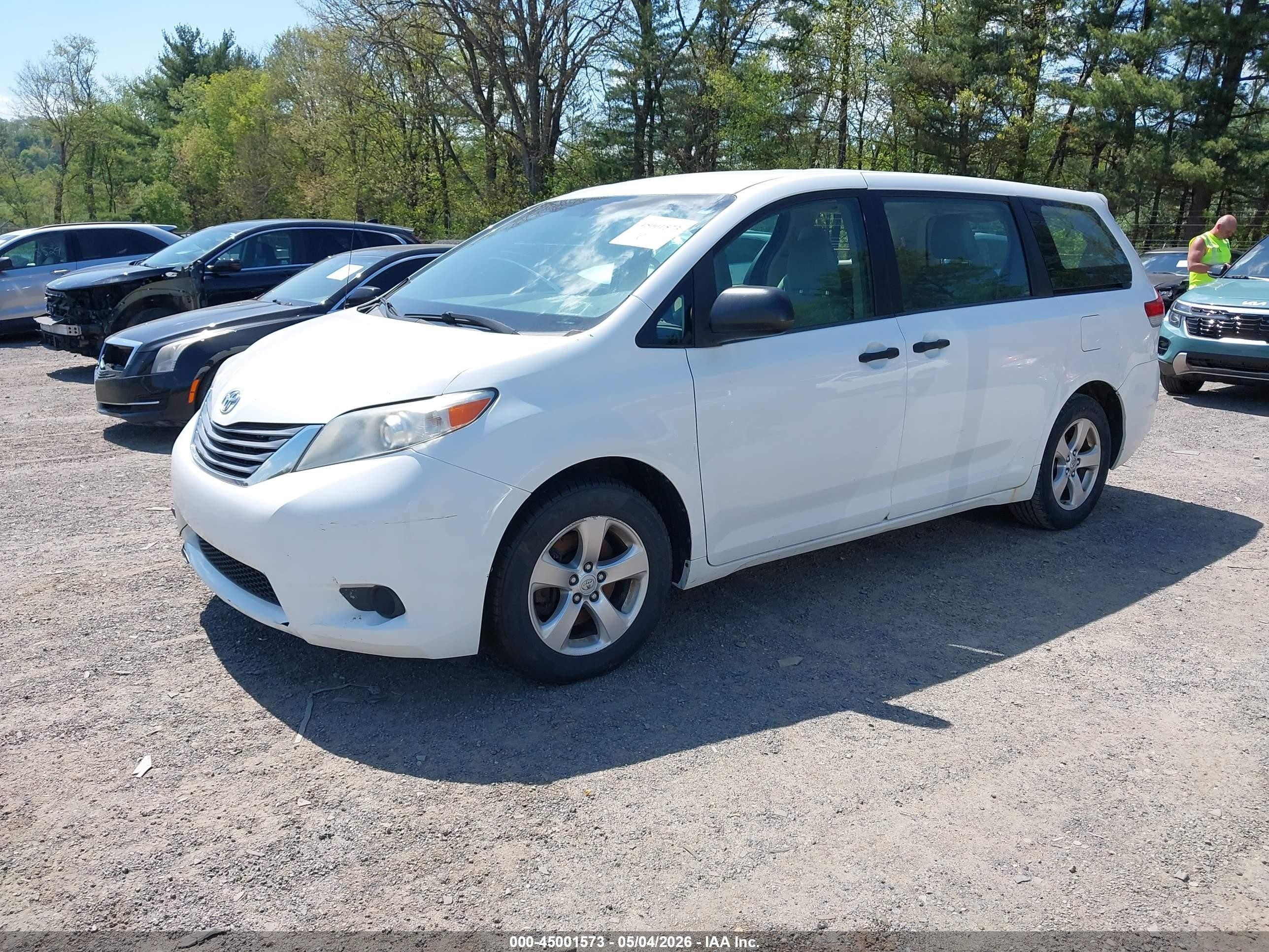 2013 Toyota Sienna L V6 7 Passenger White vin: 5TDZK3DC7DS352518