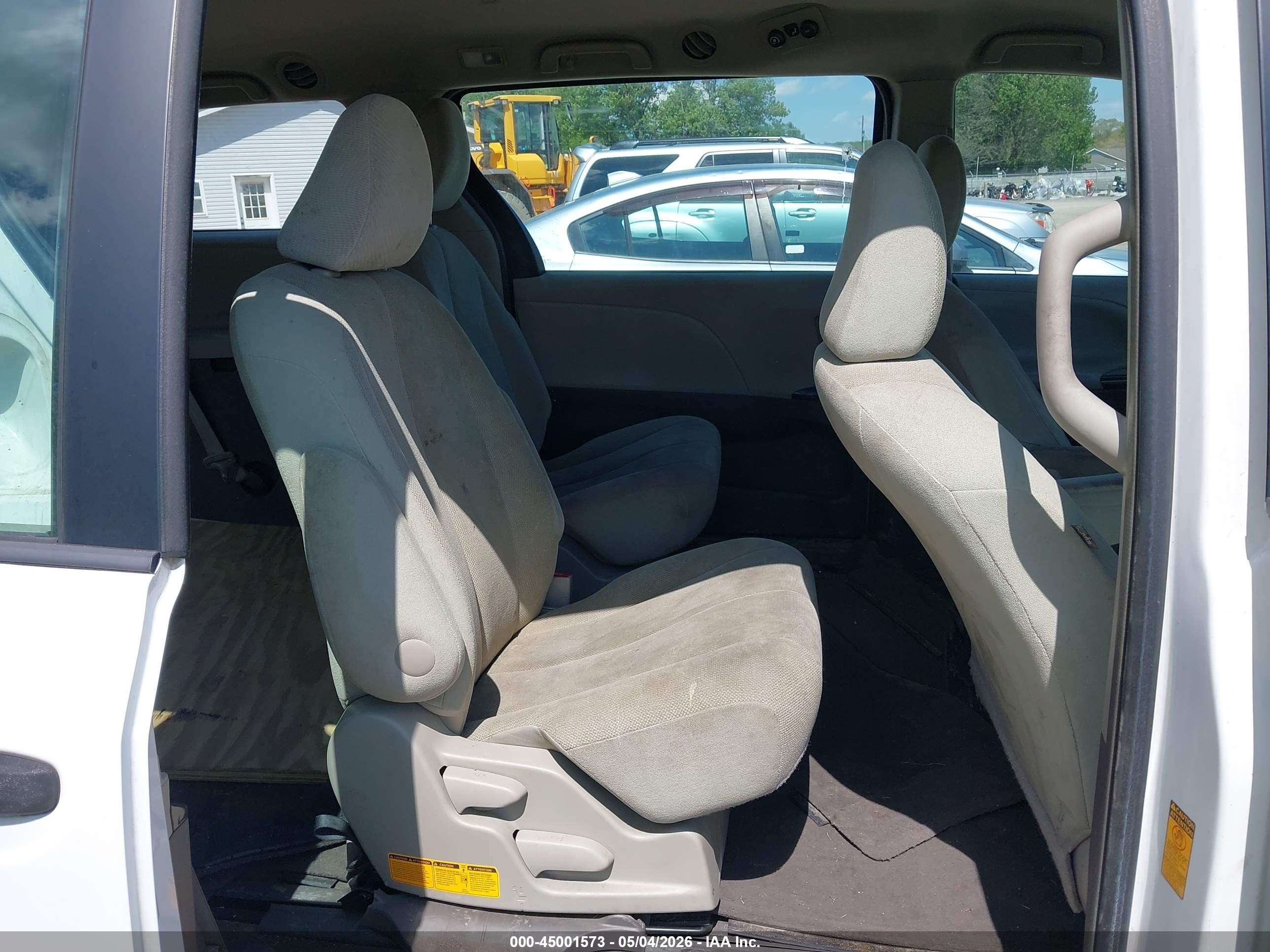 2013 Toyota Sienna L V6 7 Passenger White vin: 5TDZK3DC7DS352518