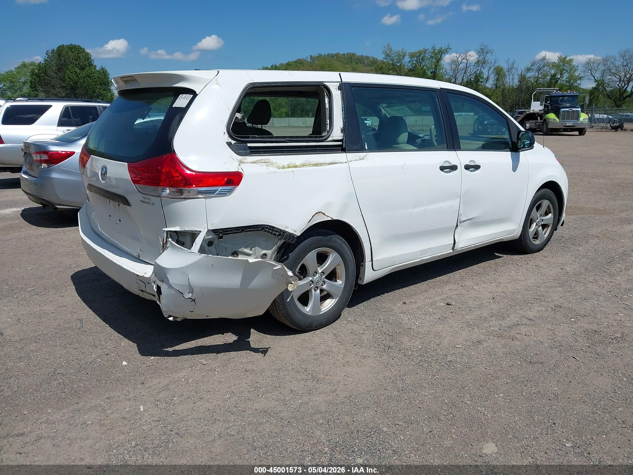 2013 Toyota Sienna L V6 7 Passenger White vin: 5TDZK3DC7DS352518