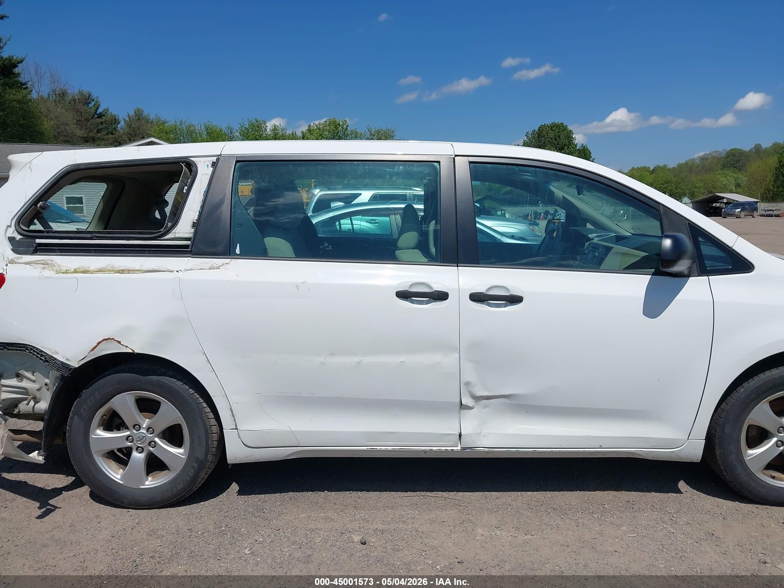 2013 Toyota Sienna L V6 7 Passenger White vin: 5TDZK3DC7DS352518