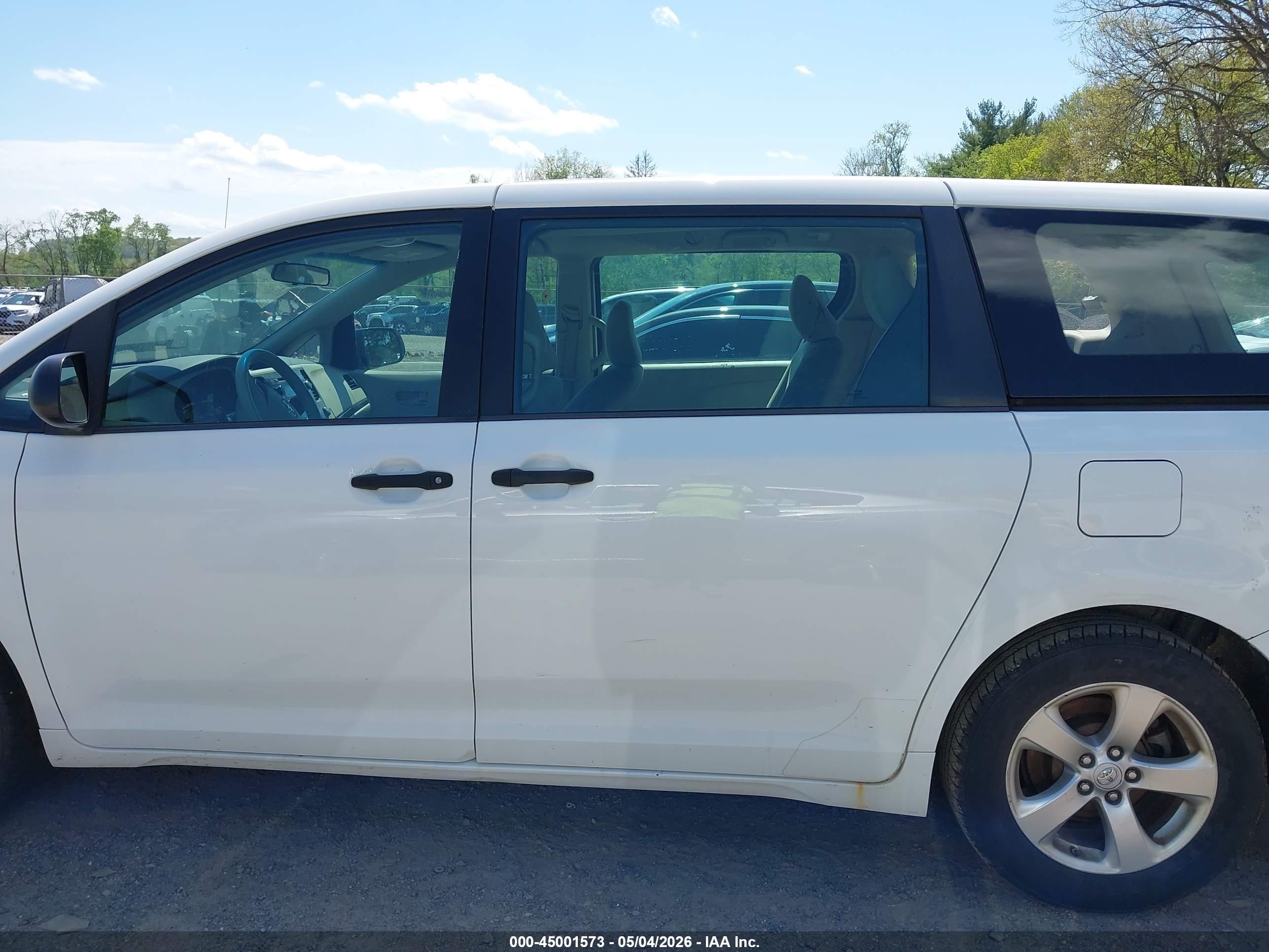 2013 Toyota Sienna L V6 7 Passenger White vin: 5TDZK3DC7DS352518