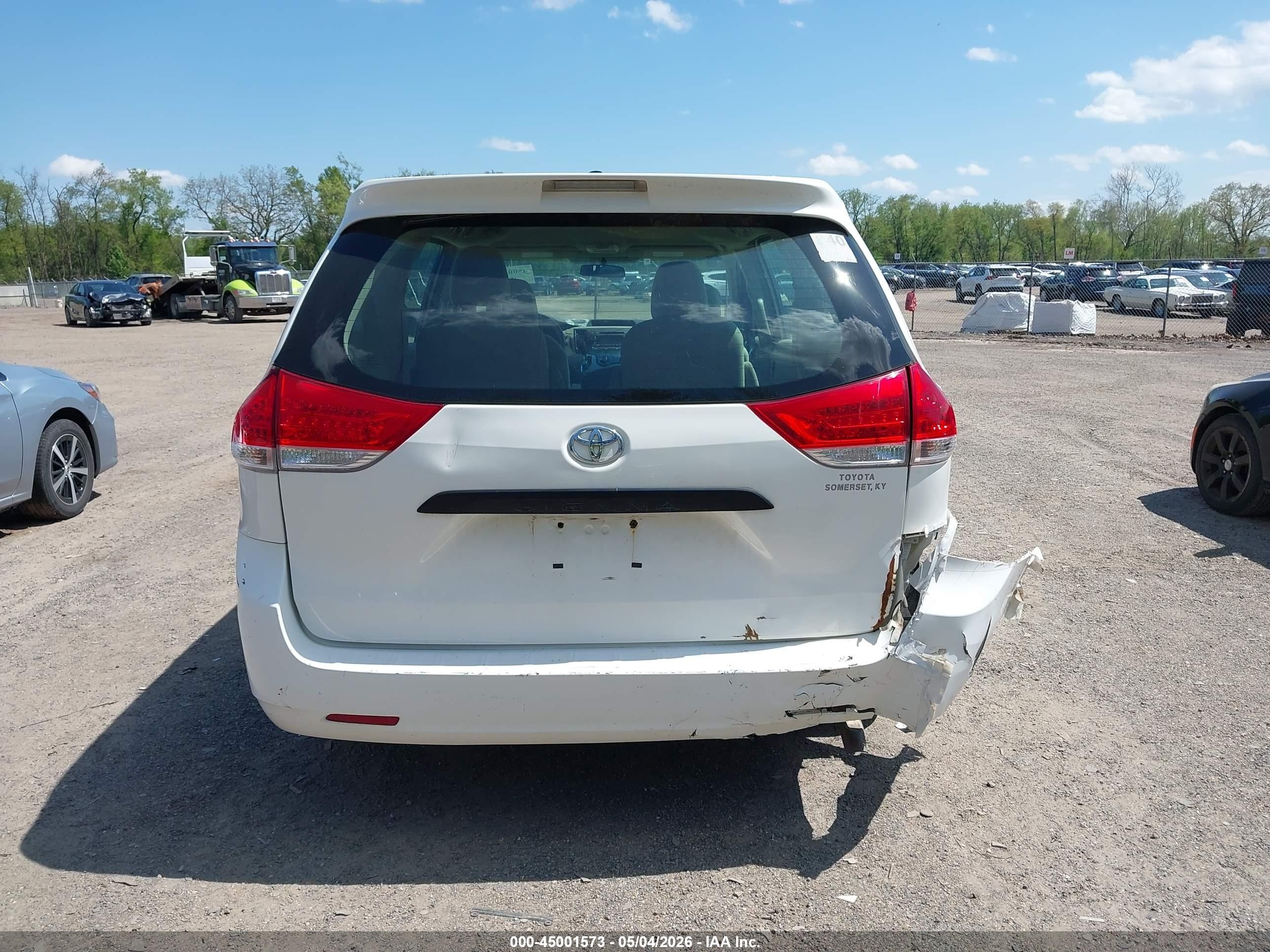 2013 Toyota Sienna L V6 7 Passenger White vin: 5TDZK3DC7DS352518