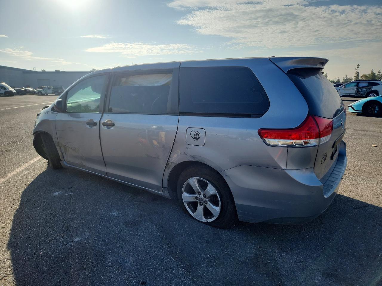 2013 Toyota Sienna L 7-passenger Silver vin: 5TDZK3DC7DS391089
