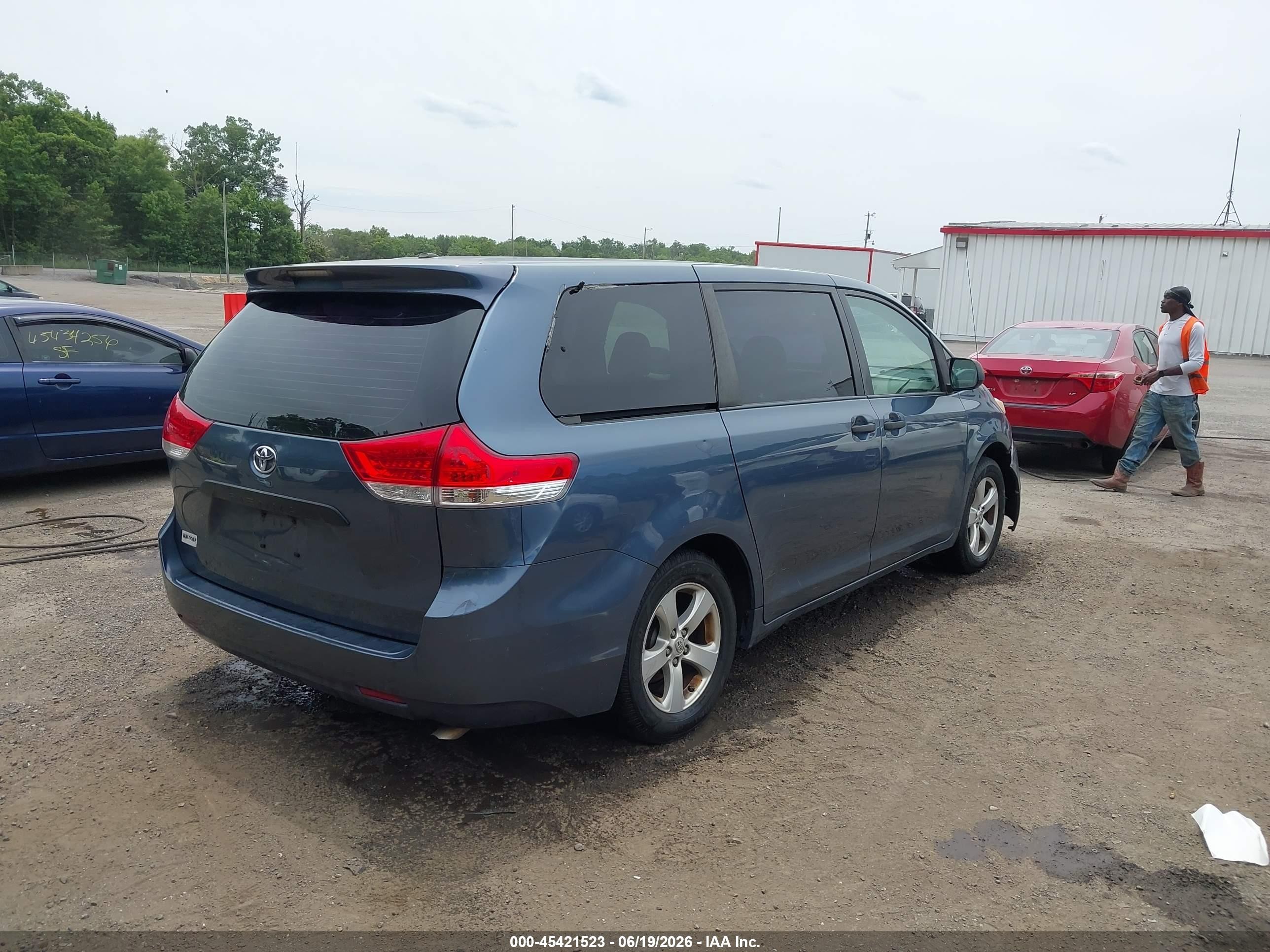 2013 Toyota Sienna L V6 7 Passenger Синий vin: 5TDZK3DC7DS392727