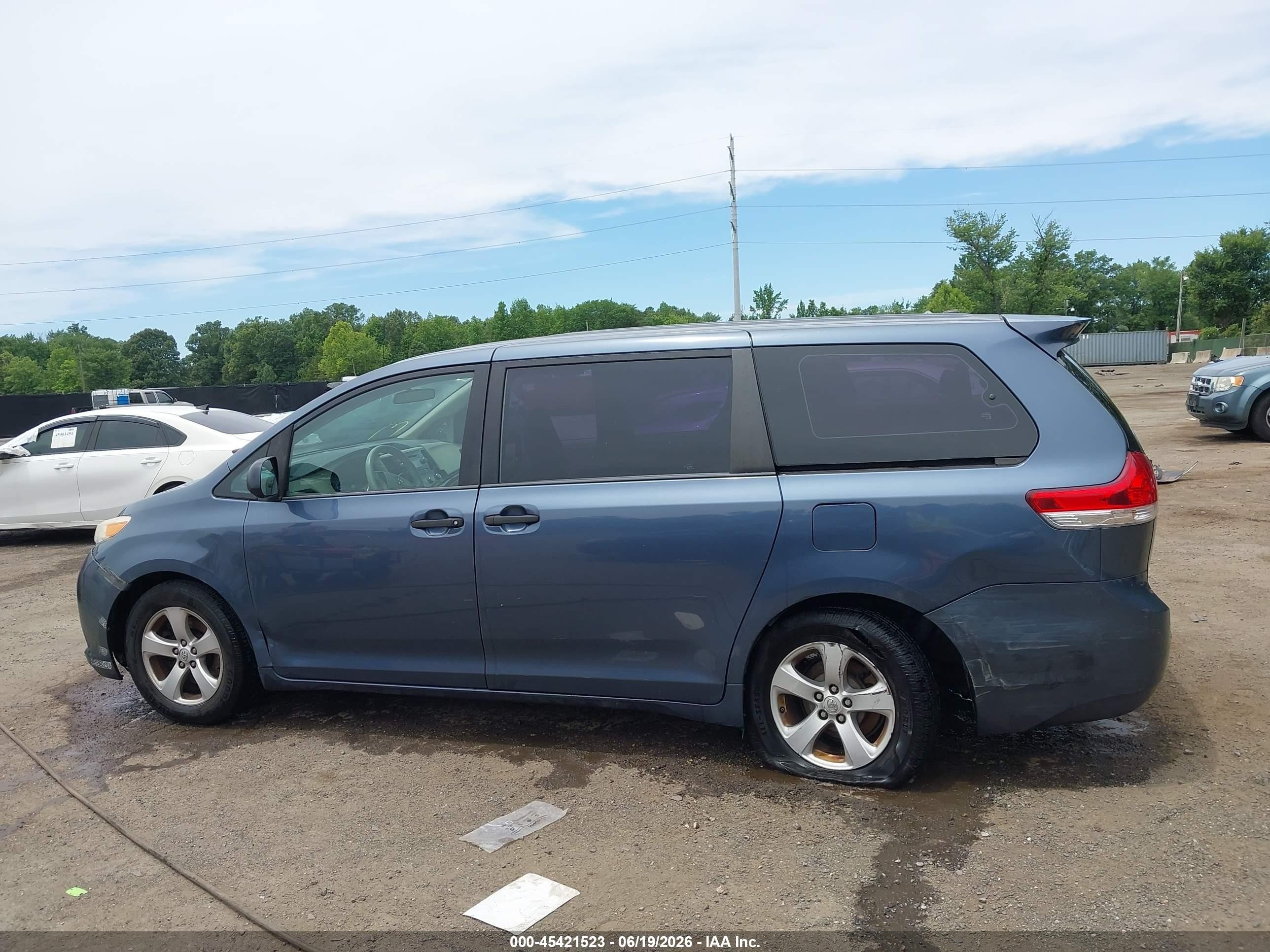 2013 Toyota Sienna L V6 7 Passenger Синий vin: 5TDZK3DC7DS392727