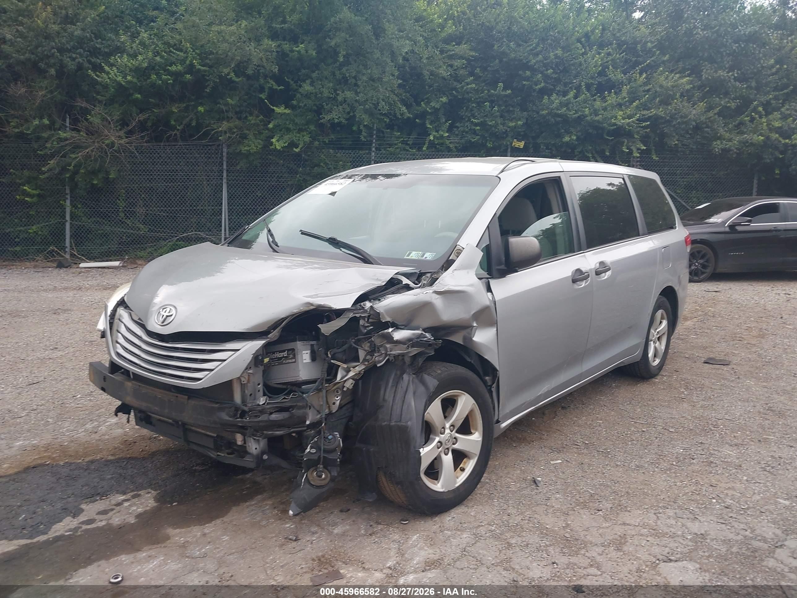 2014 Toyota Sienna L V6 7 Passenger Silver vin: 5TDZK3DC7ES439885