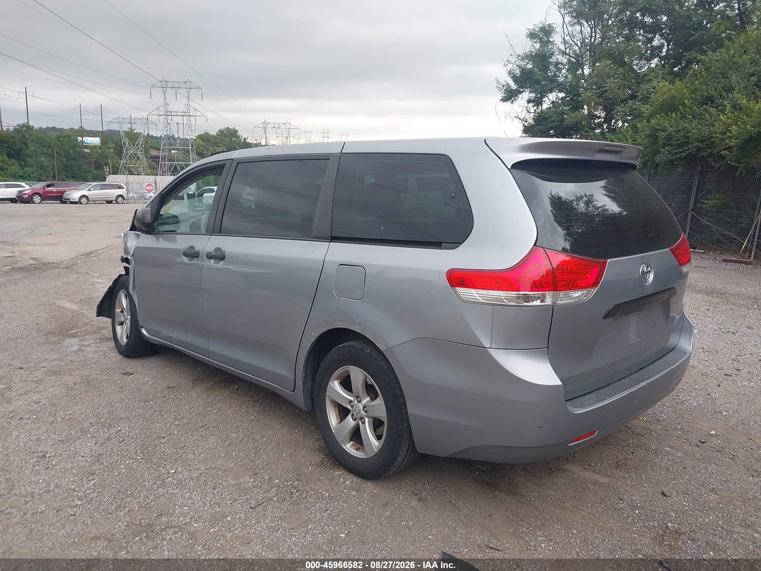 2014 Toyota Sienna L V6 7 Passenger Silver vin: 5TDZK3DC7ES439885