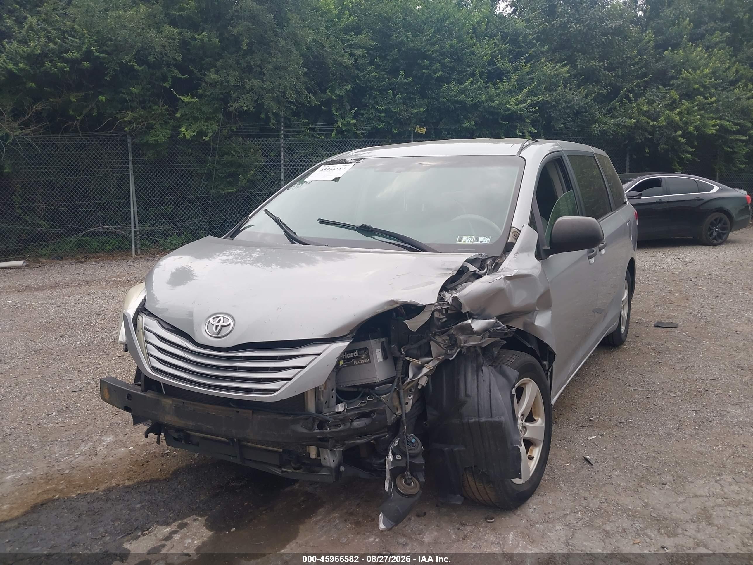 2014 Toyota Sienna L V6 7 Passenger Silver vin: 5TDZK3DC7ES439885