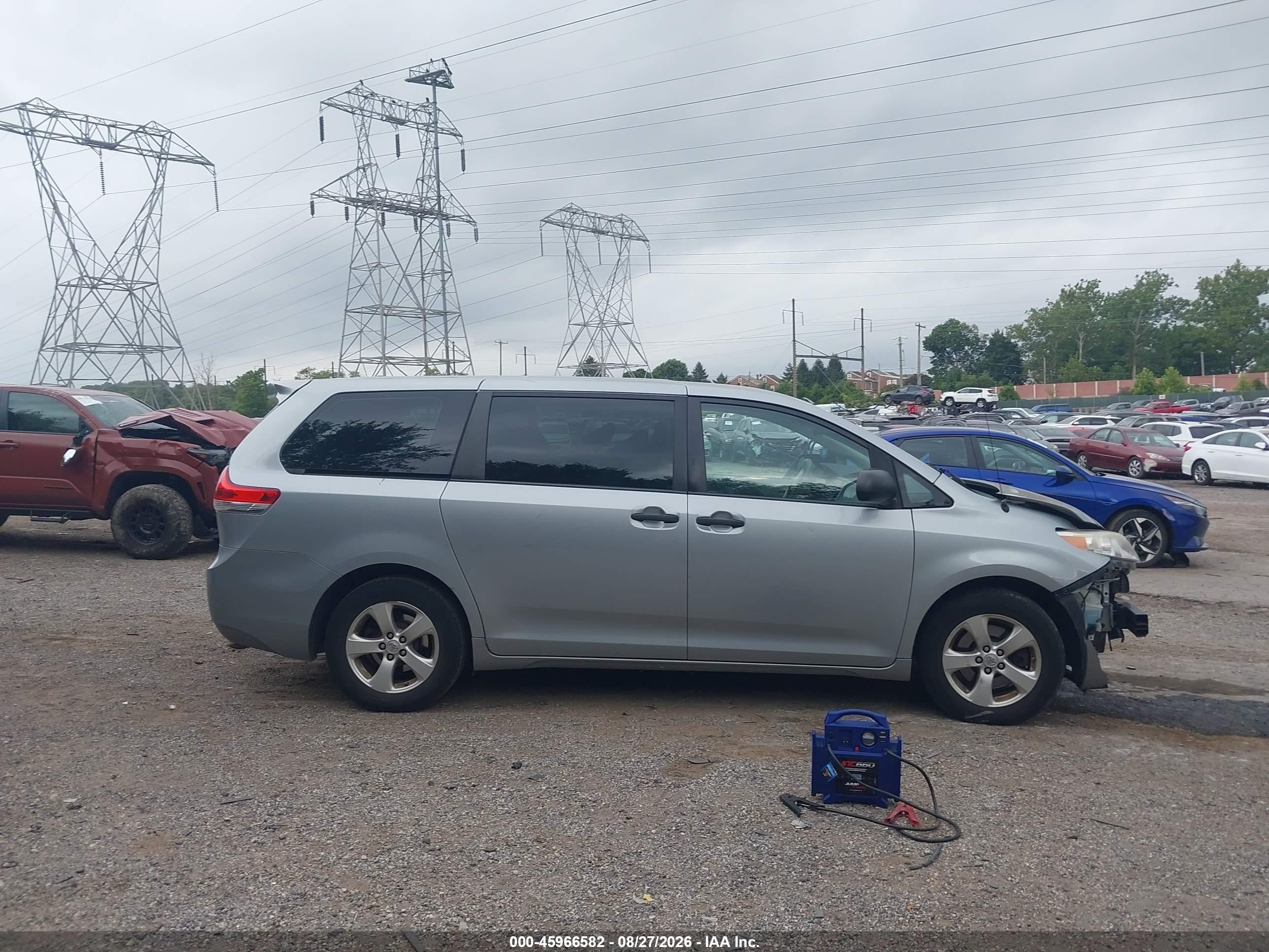 2014 Toyota Sienna L V6 7 Passenger Silver vin: 5TDZK3DC7ES439885