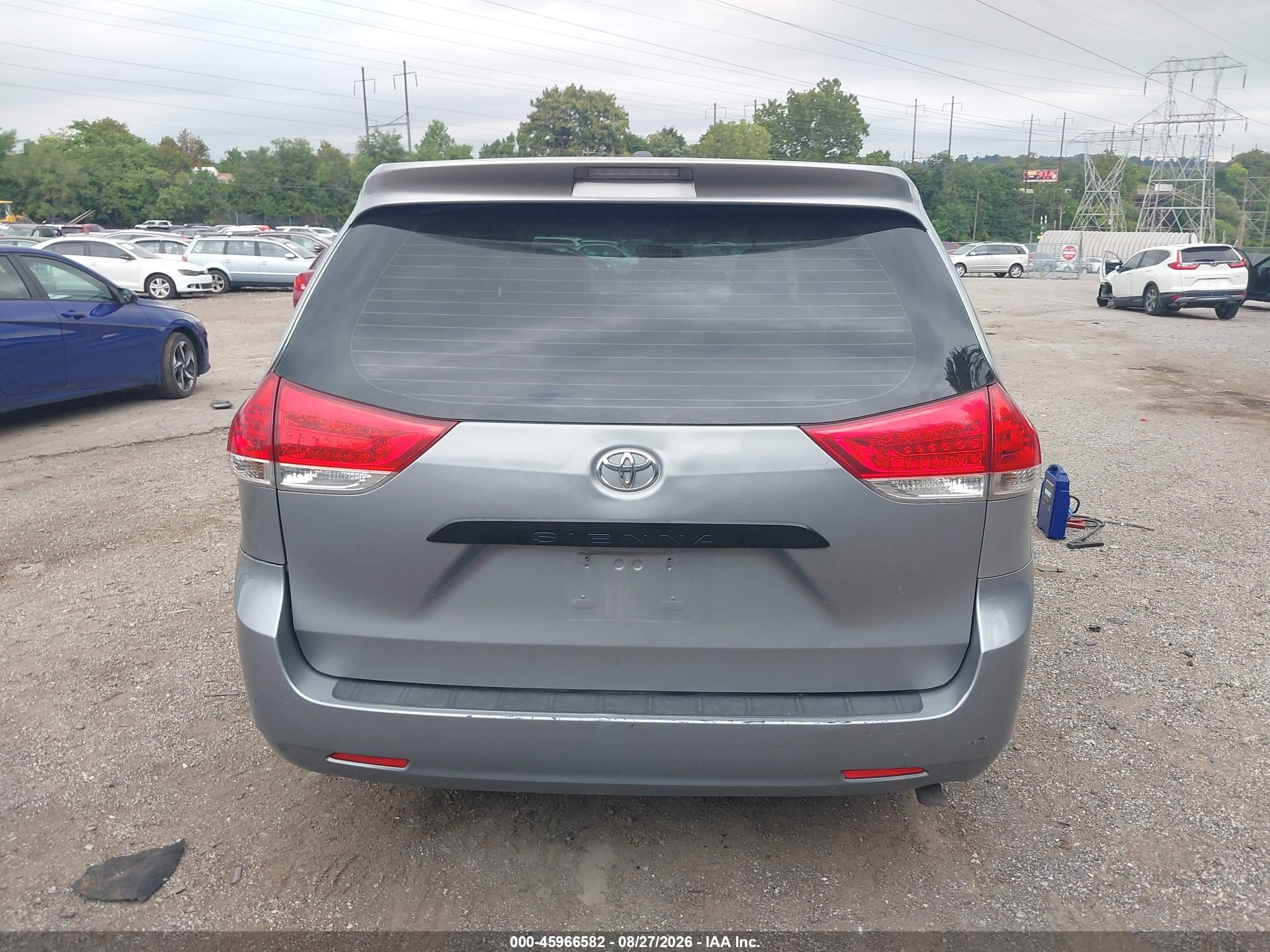 2014 Toyota Sienna L V6 7 Passenger Silver vin: 5TDZK3DC7ES439885