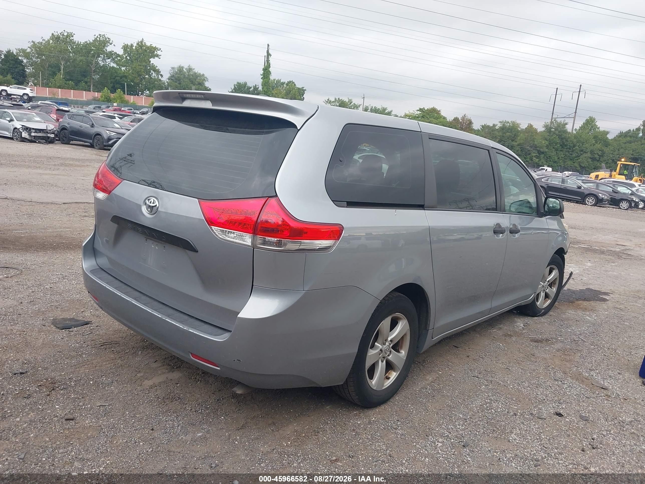 2014 Toyota Sienna L V6 7 Passenger Silver vin: 5TDZK3DC7ES439885