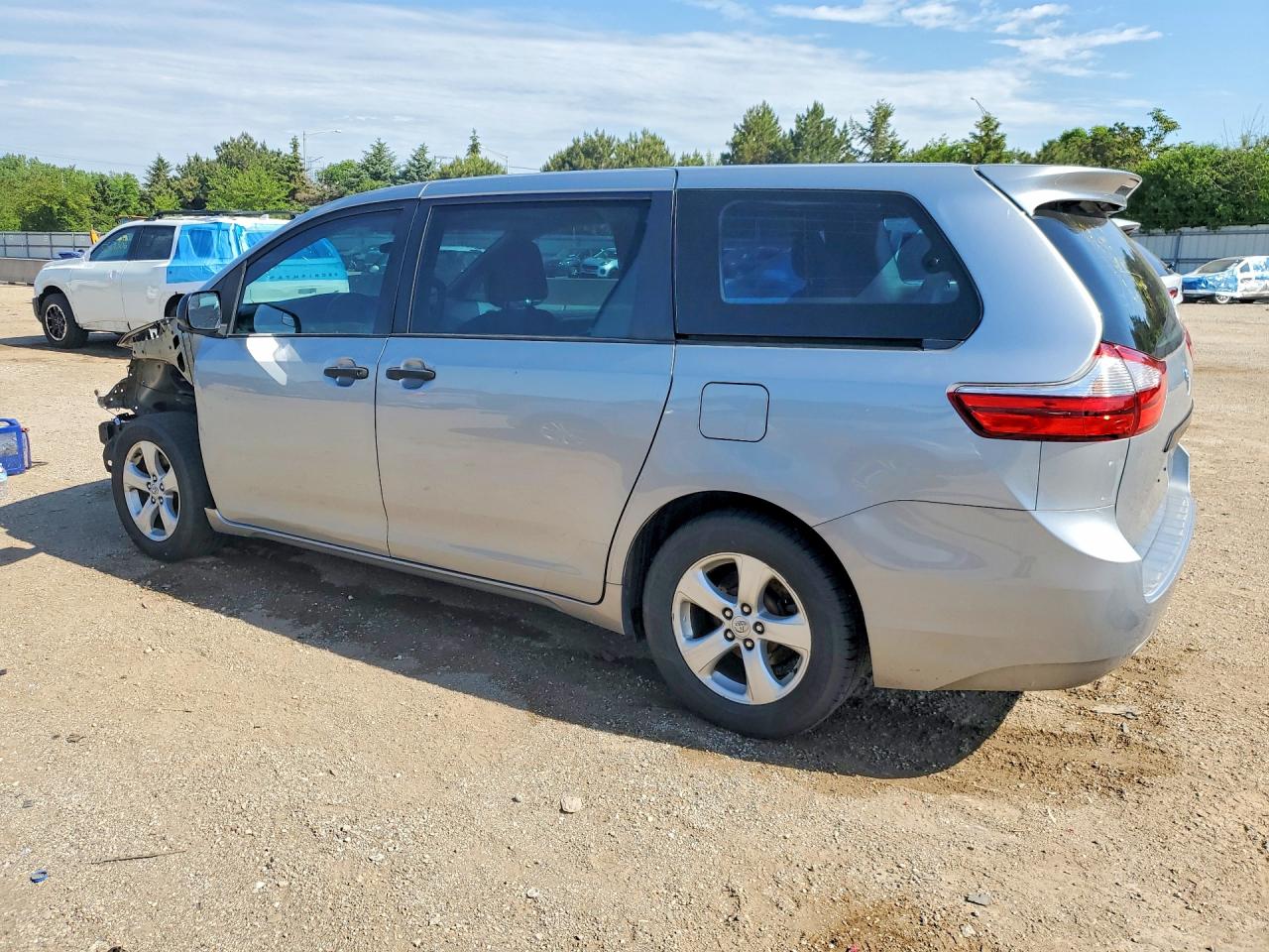 2015 Toyota Sienna L 7-passenger Silver vin: 5TDZK3DC7FS530771