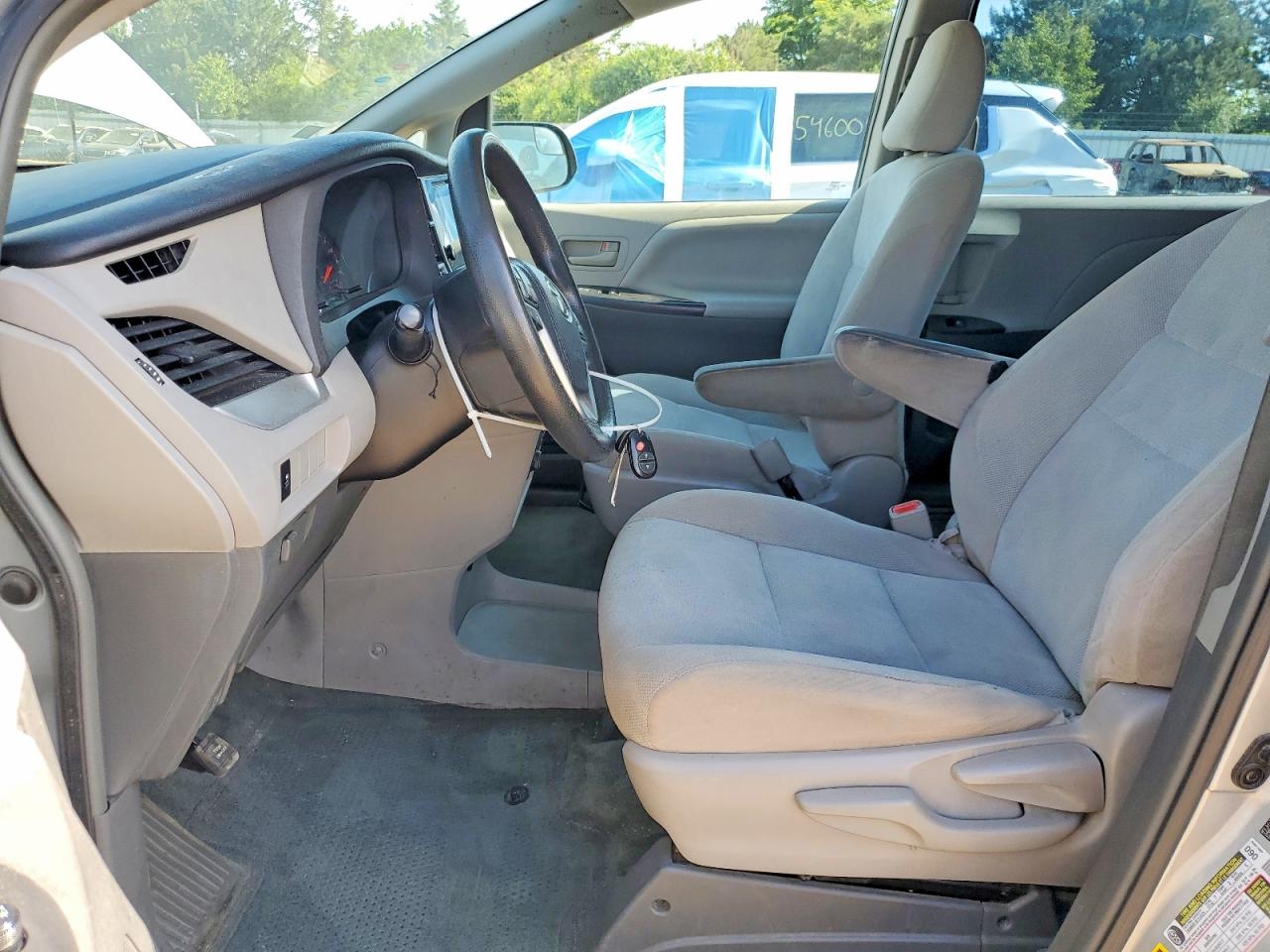 2015 Toyota Sienna L 7-passenger Silver vin: 5TDZK3DC7FS530771