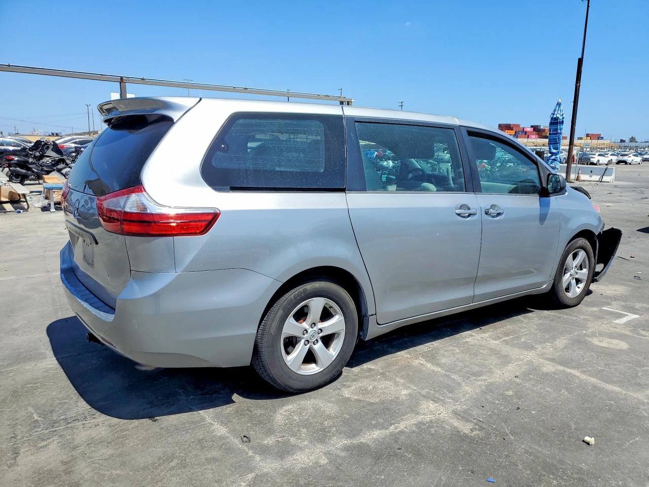 2015 Toyota Sienna L 7-passenger Silver vin: 5TDZK3DC7FS636007