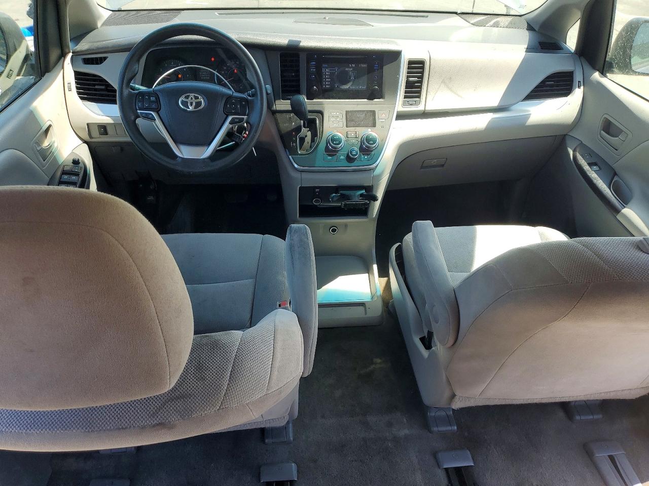 2015 Toyota Sienna L 7-passenger Silver vin: 5TDZK3DC7FS636007