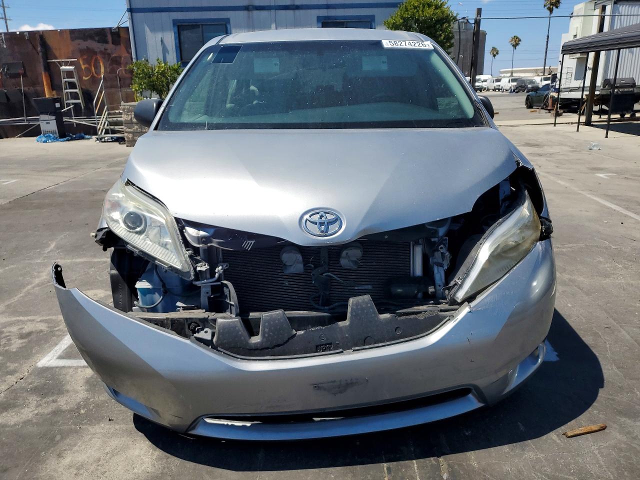 2015 Toyota Sienna L 7-passenger Silver vin: 5TDZK3DC7FS636007