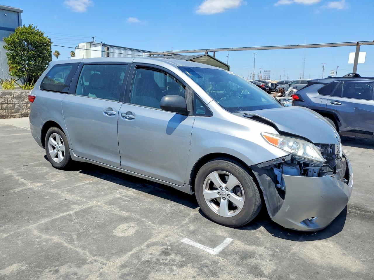 2015 Toyota Sienna L 7-passenger Silver vin: 5TDZK3DC7FS636007
