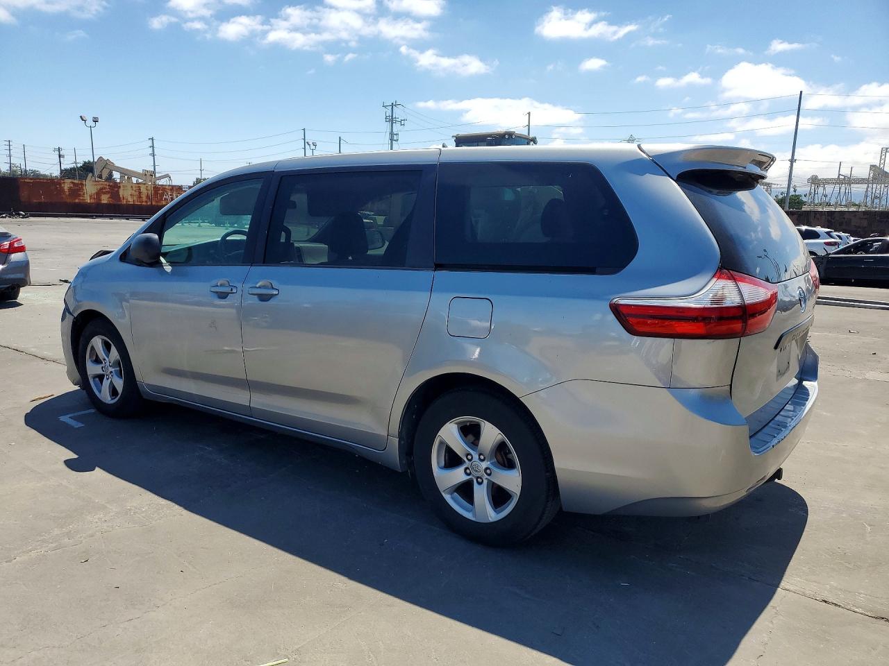 2015 Toyota Sienna L 7-passenger Silver vin: 5TDZK3DC7FS636007