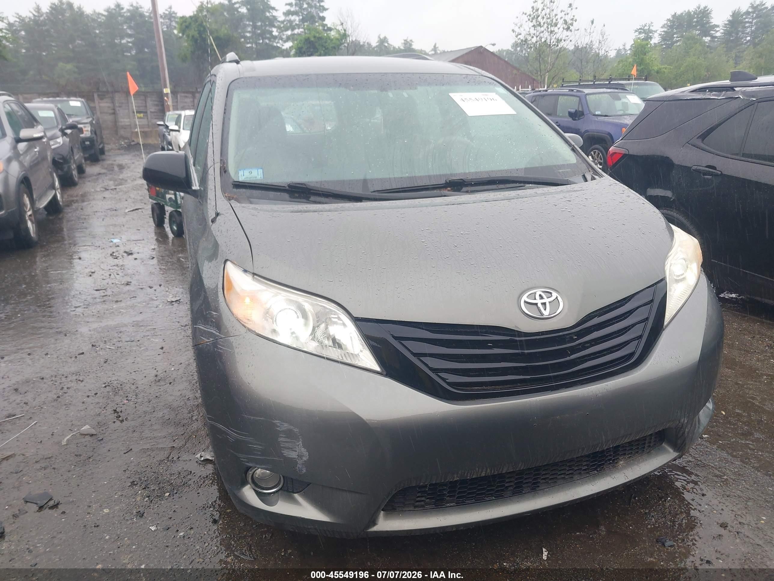 2011 Toyota Sienna Base V6 Gray vin: 5TDZK3DC8BS029253