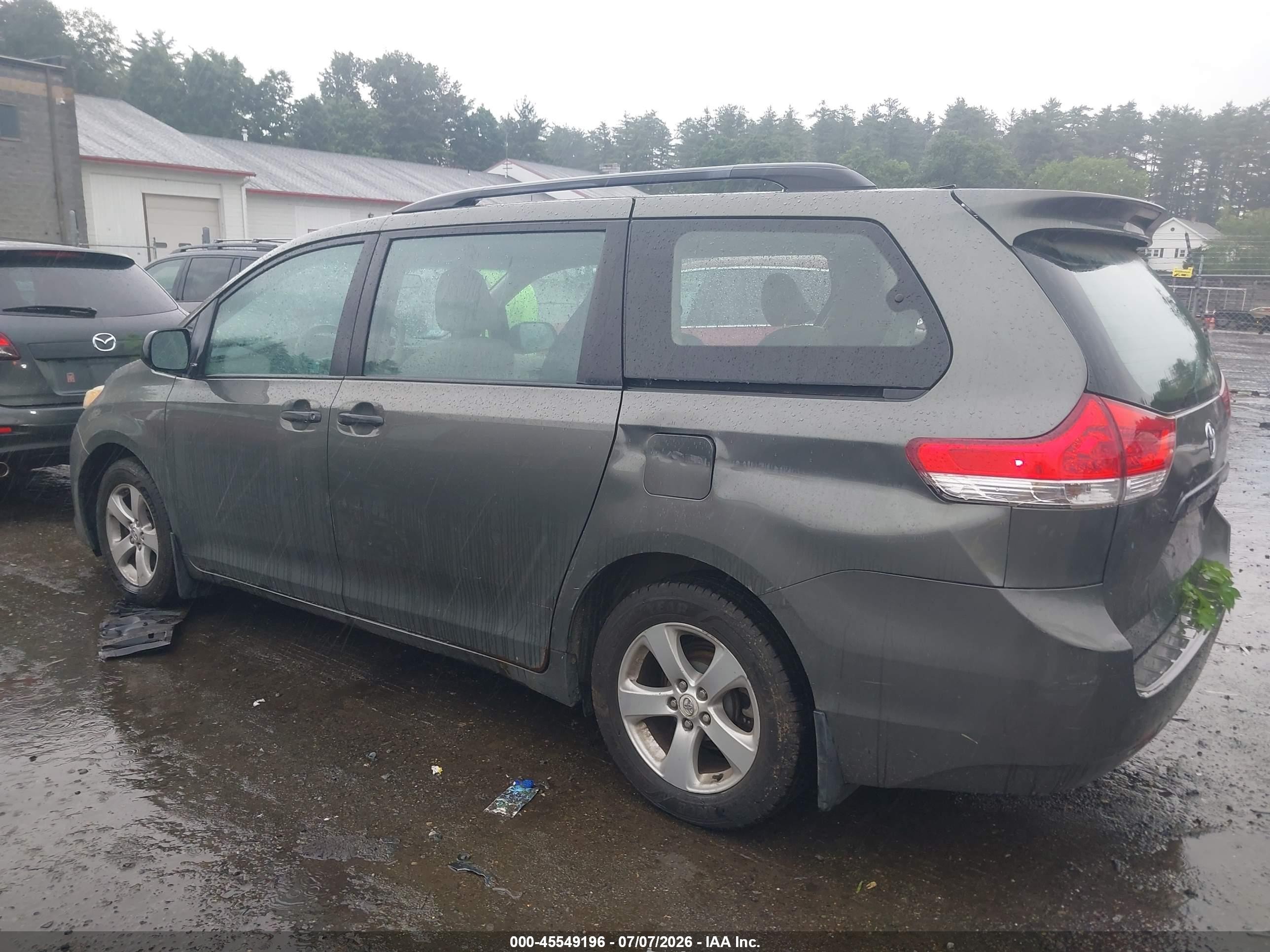 2011 Toyota Sienna Base V6 Gray vin: 5TDZK3DC8BS029253