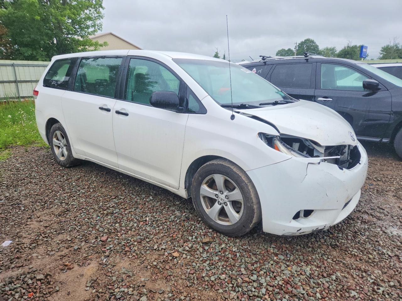 2011 Toyota Sienna Base 7-passenger White vin: 5TDZK3DC8BS158724