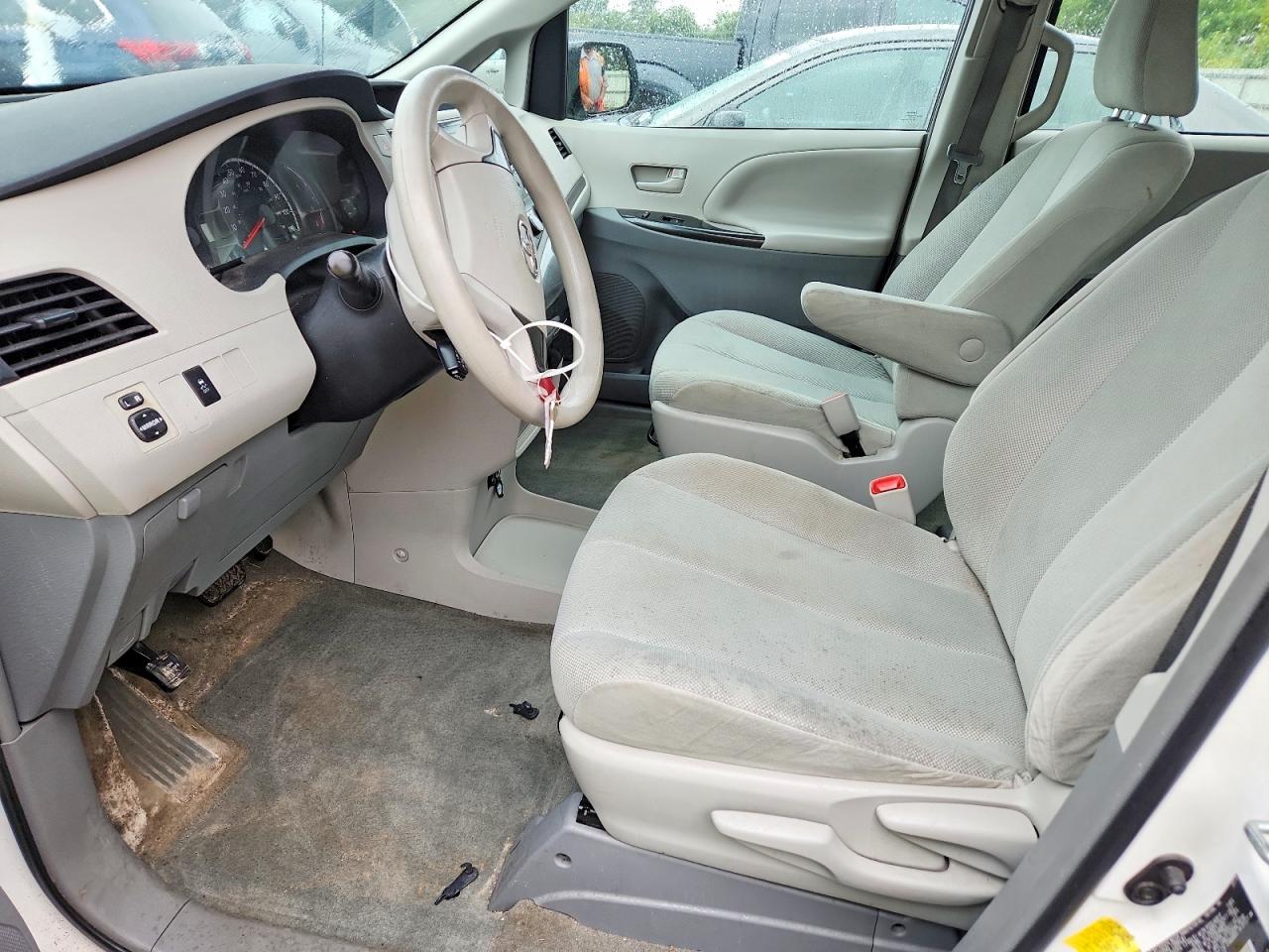 2011 Toyota Sienna Base 7-passenger White vin: 5TDZK3DC8BS158724