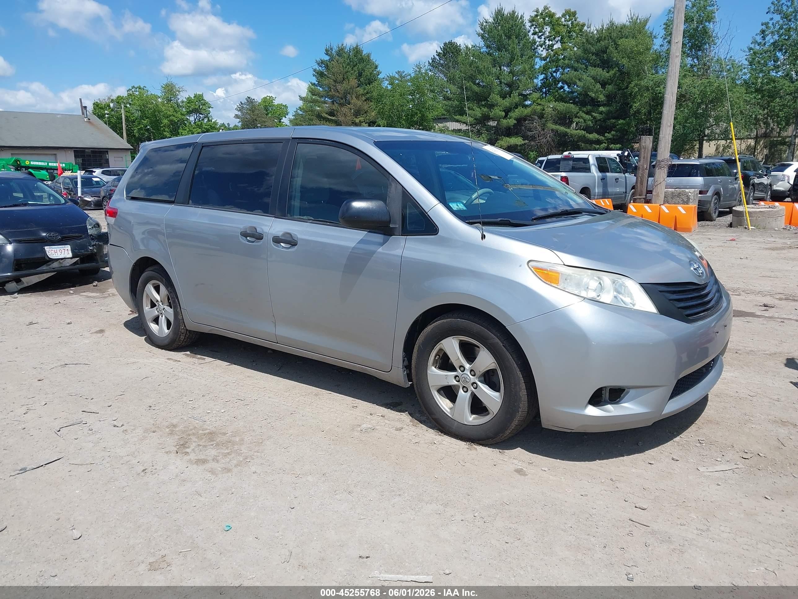 2013 Toyota Sienna L V6 7 Passenger Silver vin: 5TDZK3DC8DS341284