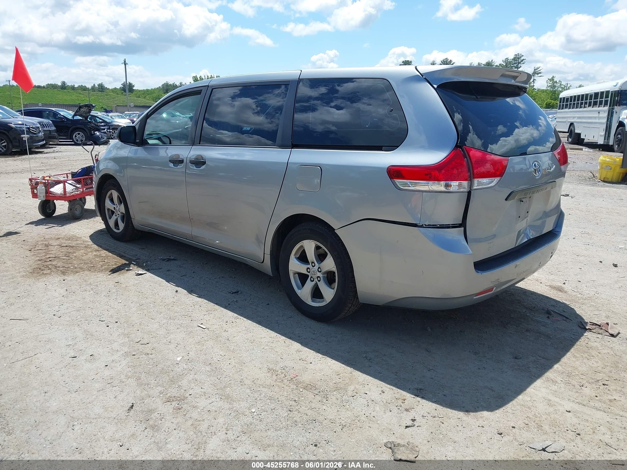 2013 Toyota Sienna L V6 7 Passenger Silver vin: 5TDZK3DC8DS341284