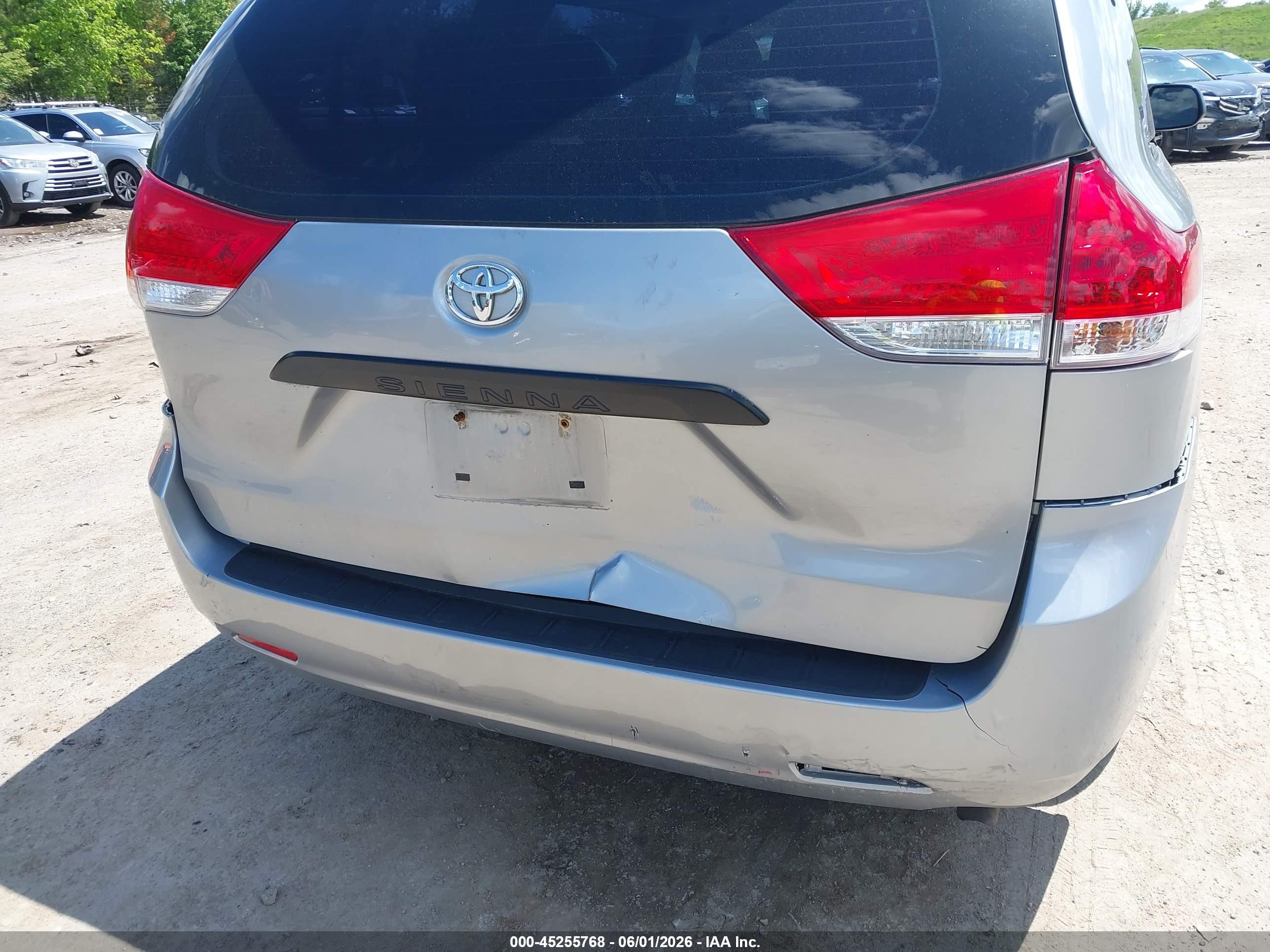 2013 Toyota Sienna L V6 7 Passenger Silver vin: 5TDZK3DC8DS341284