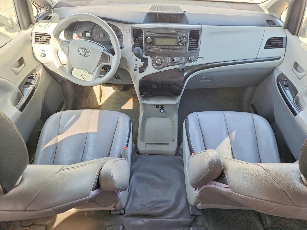 2013 Toyota Sienna L 7-passenger White vin: 5TDZK3DC8DS391912