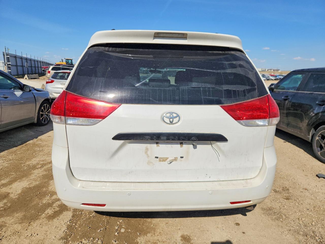 2013 Toyota Sienna L 7-passenger White vin: 5TDZK3DC8DS391912