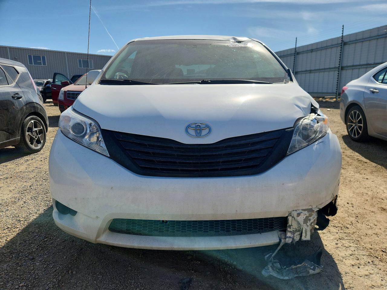 2013 Toyota Sienna L 7-passenger White vin: 5TDZK3DC8DS391912
