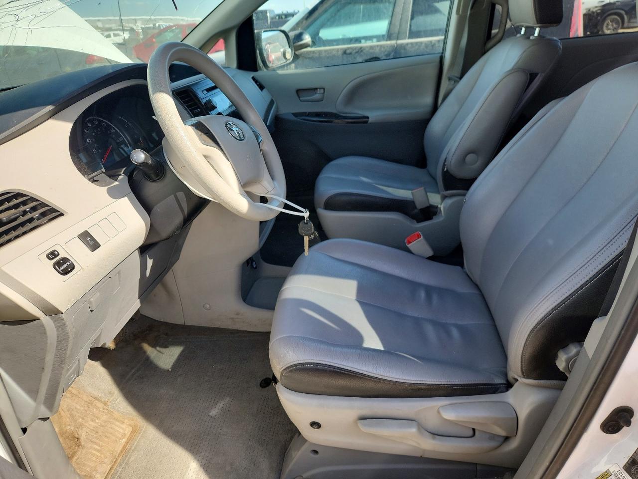 2013 Toyota Sienna L 7-passenger White vin: 5TDZK3DC8DS391912