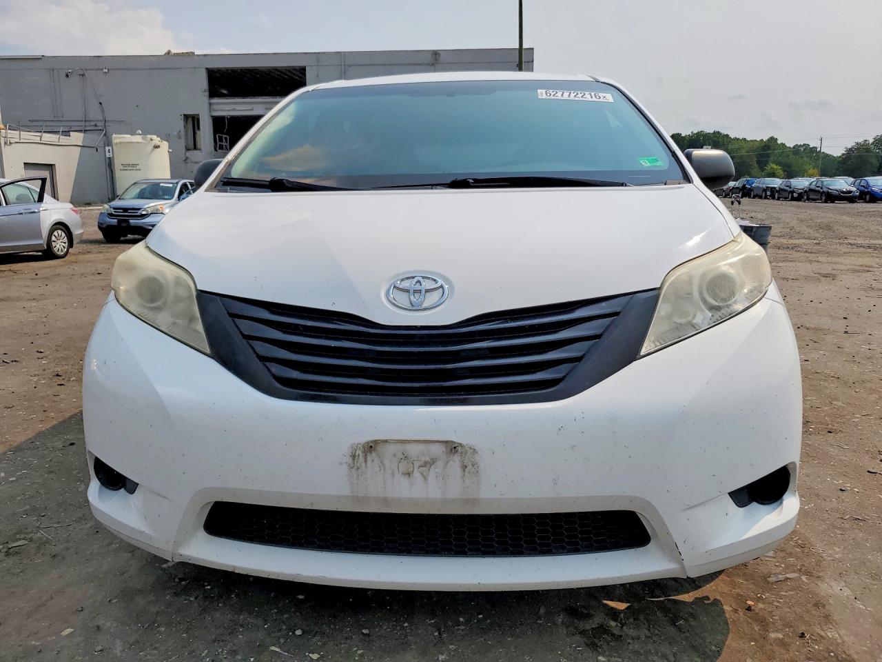 2015 Toyota Sienna L 7-passenger White vin: 5TDZK3DC8FS546459