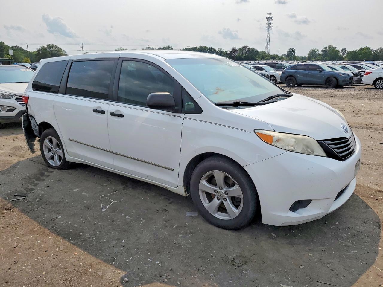 2015 Toyota Sienna L 7-passenger White vin: 5TDZK3DC8FS546459