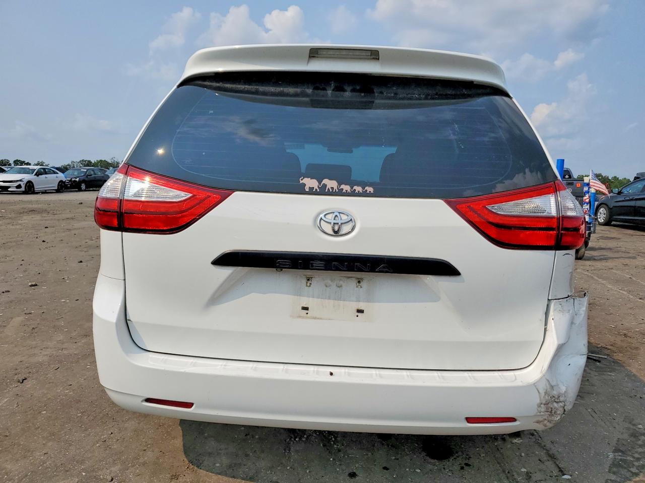 2015 Toyota Sienna L 7-passenger White vin: 5TDZK3DC8FS546459