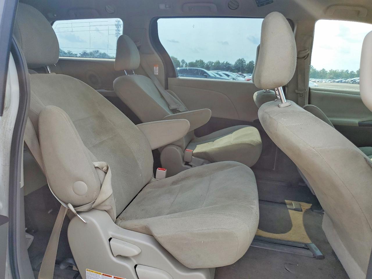 2015 Toyota Sienna L 7-passenger White vin: 5TDZK3DC8FS546459