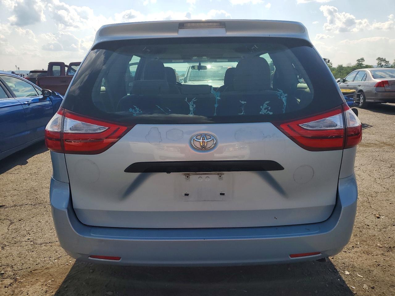 2015 Toyota Sienna L 7-passenger Silver vin: 5TDZK3DC8FS600777