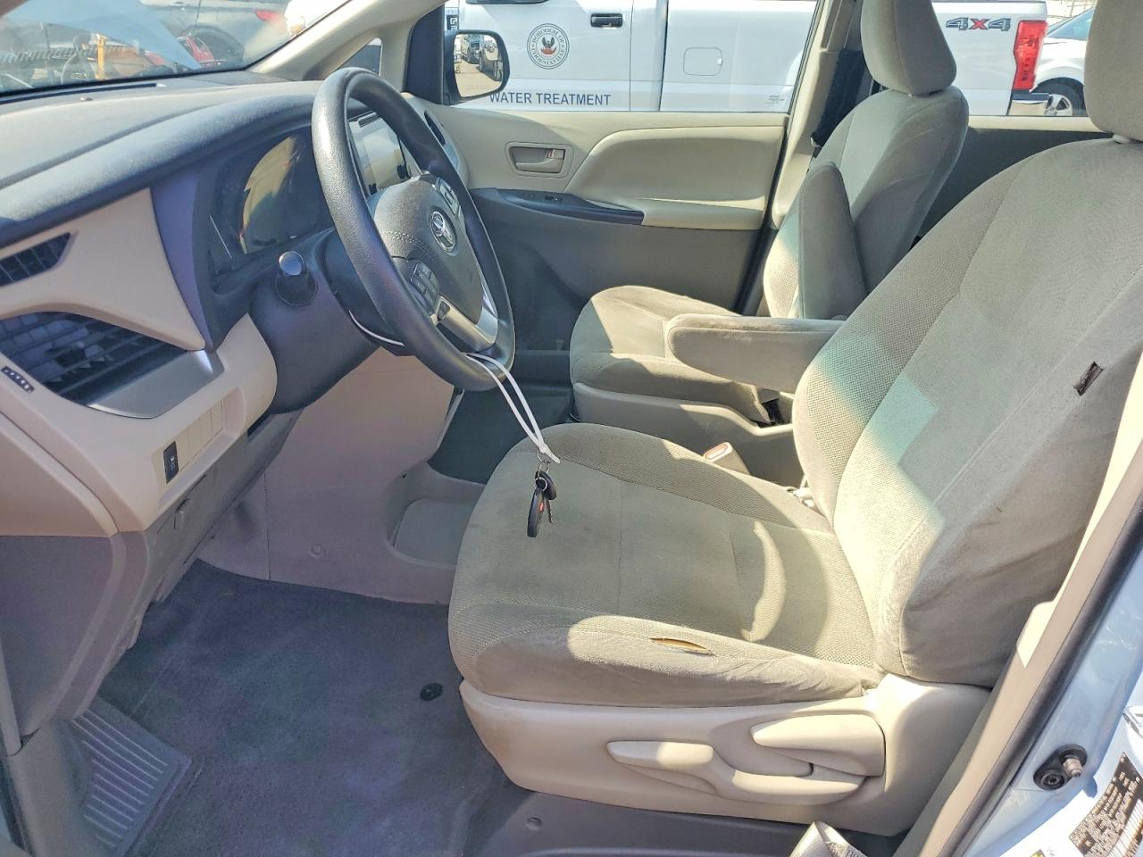 2015 Toyota Sienna L 7-passenger Silver vin: 5TDZK3DC8FS600777
