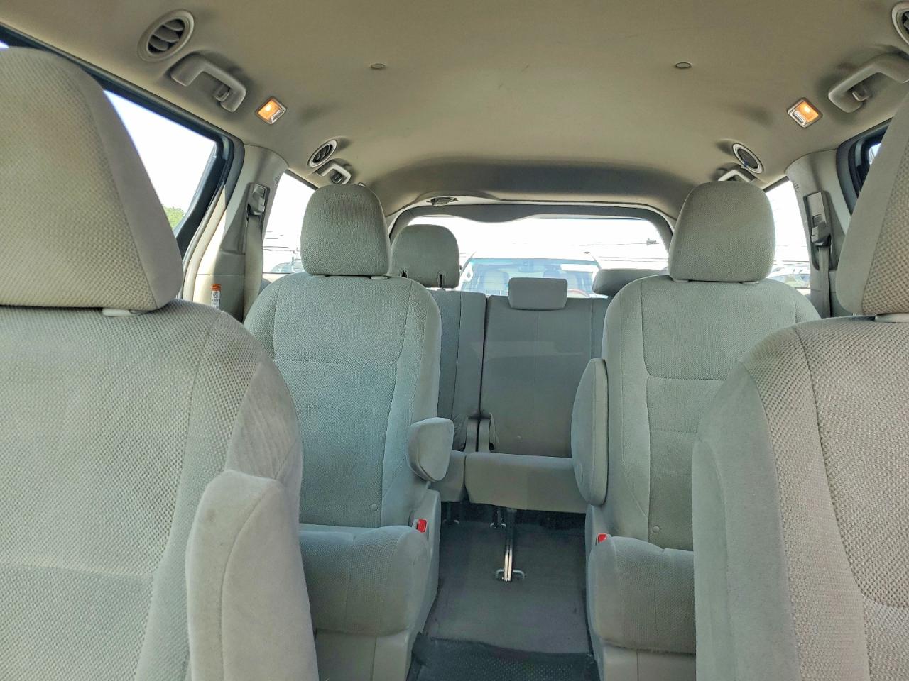 2015 Toyota Sienna L 7-passenger Silver vin: 5TDZK3DC8FS600777