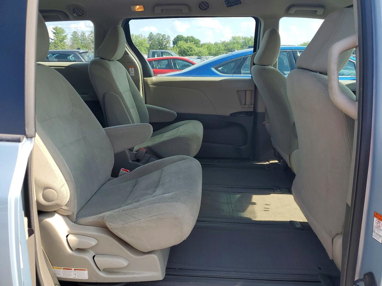 2015 Toyota Sienna L 7-passenger Silver vin: 5TDZK3DC8FS600777